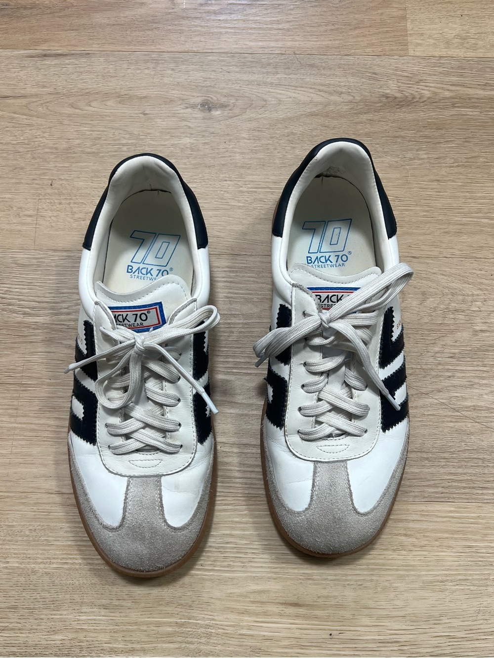 Back 70 Women's Cloud Retro soccer Sneaker